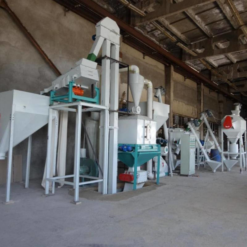 1000 kg/h Ligne de production de granulés d'alimentation pour le broyage, le mélange, la granulation et le refroidissement Emballage 5in1