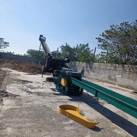 15-25 t/h Machine de déchiquetage de bois Déchiquetage de sciure Crusher Broyeur à troncs horizontaux