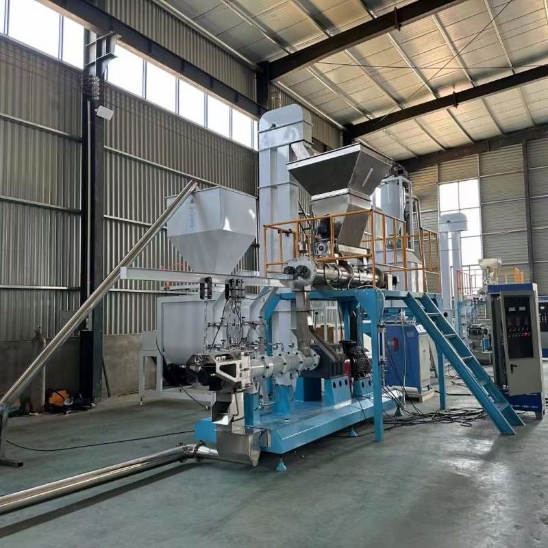 Extrudeuse à double vis pour l'alimentation des poissons