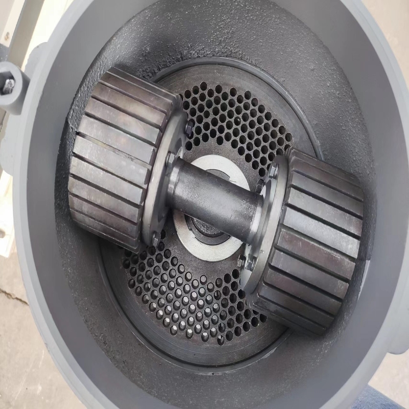 Facile d'exploitation machine à granulés d'aliments pour animaux 800-1200 kg/h Machine de fabrication d'aliments pour animaux de haute productivité