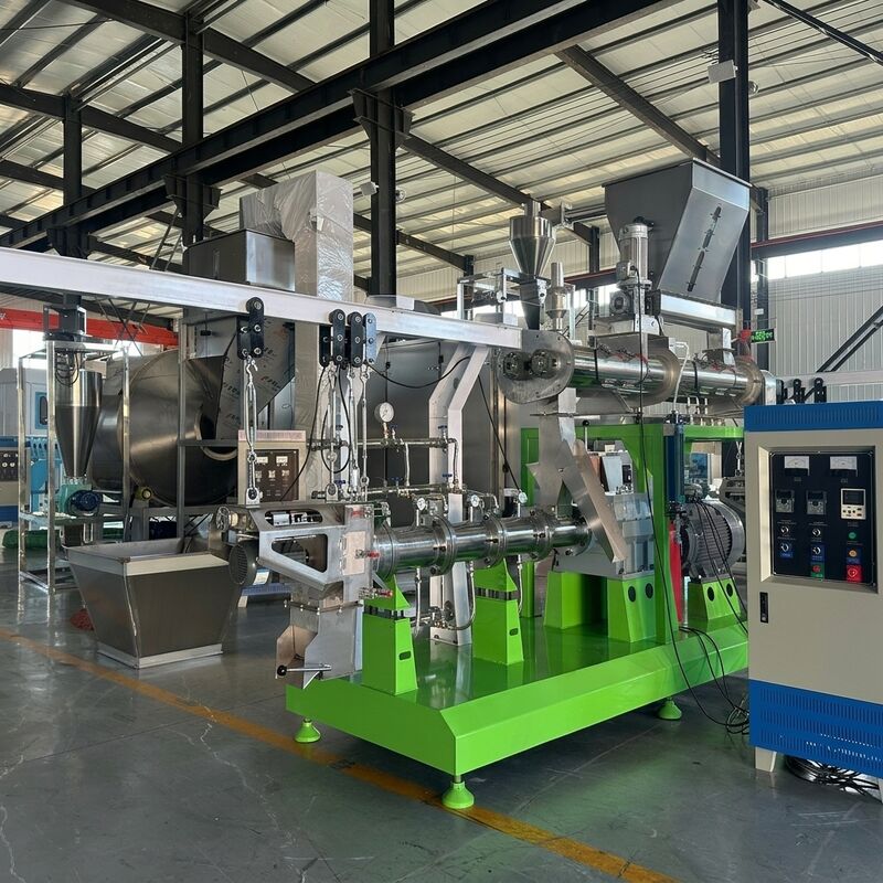 Extrudeuse à double vis de type humide de 500 kg/h destinée à l'alimentation des chiens et des poissons