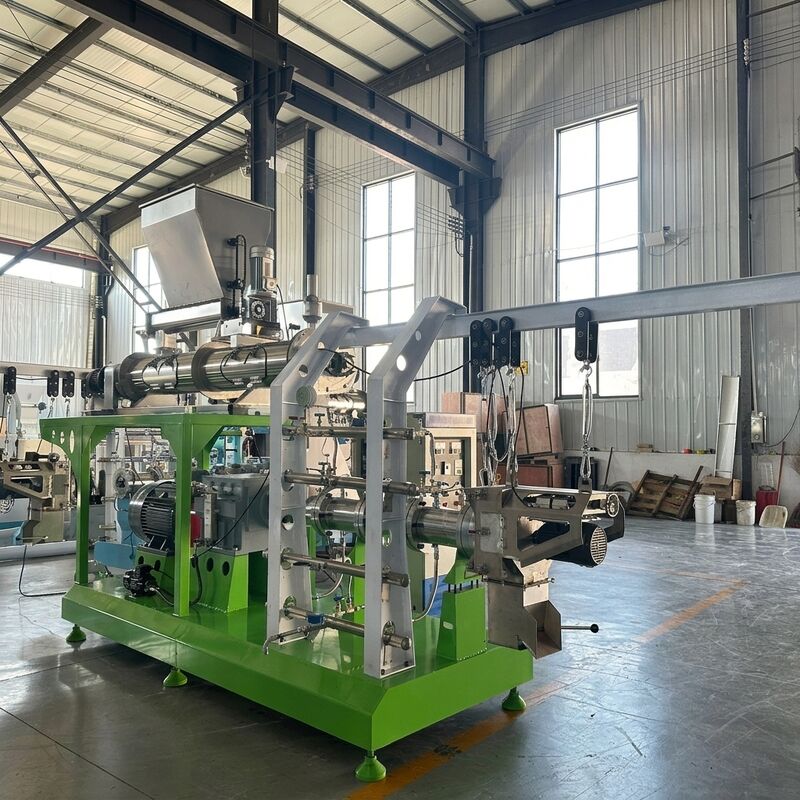 Extrudeuse à double vis de type humide de 500 kg/h destinée à l'alimentation des chiens et des poissons