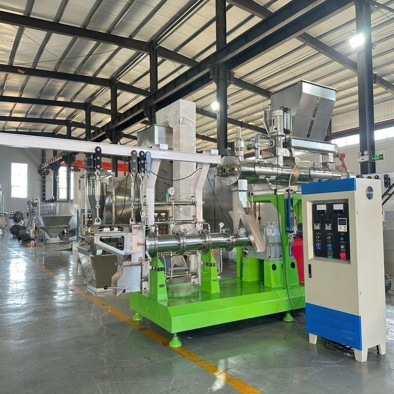 Extrudeuse à double vis de type humide de 500 kg/h destinée à l'alimentation des chiens et des poissons